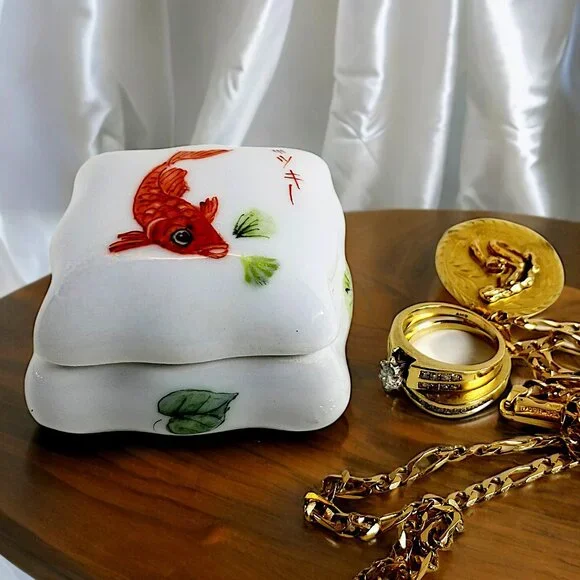 Koi Goldfish Mini Keepsake Box Scalloped White Porcelain Chinoiserie Gift Box - Picture 1 of 14